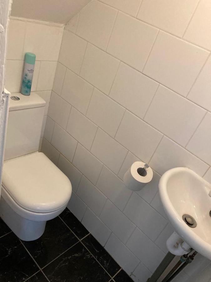 Snug 5-Bedroom Residential Home In Great 런던 외부 사진